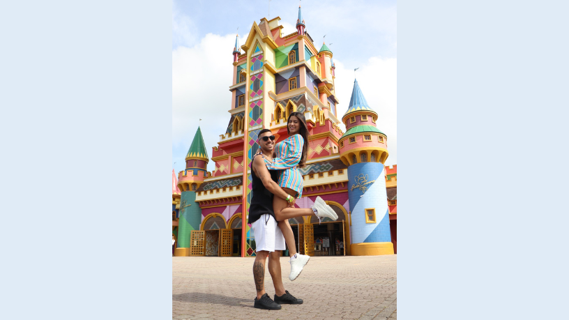 Non Stop registra os sorrisos e a energia de Jaque Sobrinho e Diego em um roteiro cheio de diversão e romance em Santa Catarina. (CRÉDITOS: @eutonoparque)