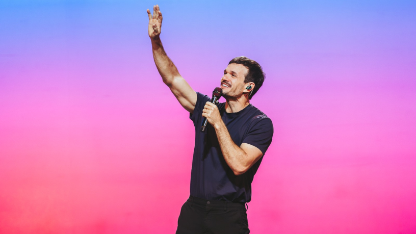 Non Stop traz a estreia de “Pecado É Não Rir”, onde Padre Patrick transforma pecados em gargalhadas.