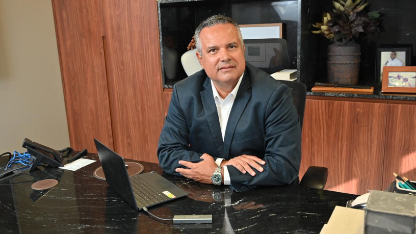 Como planejar centros de distribuição eficientes e seguros desde a origem? Elmar Juan Passos Varjão Bomfim explica os fundamentos de engenharia que sustentam crescimento e desempenho logístico.