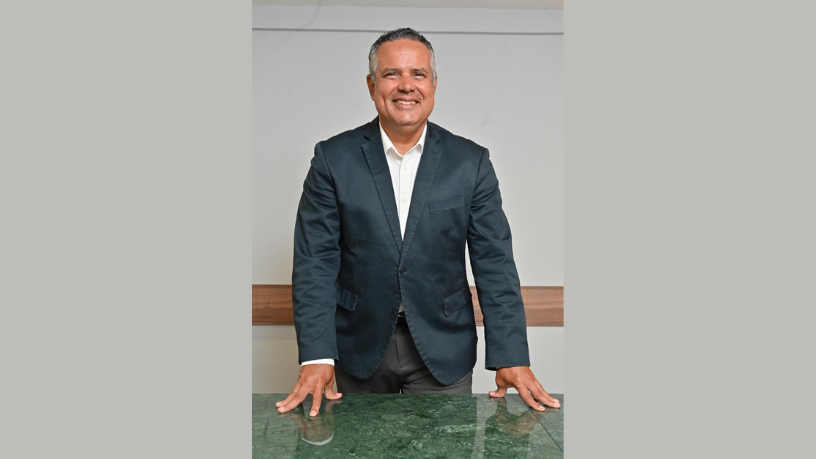 Elmar Juan Passos Varjão Bomfim analisa os principais critérios de engenharia que garantem eficiência logística, segurança operacional e expansão futura em centros de distribuição e instalações industriais.