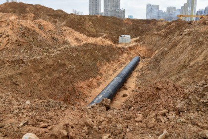 Tecnologia brasileira, inserção internacional e a disputa por protagonismo no mercado global de dutos são analisadas por Paulo Roberto Gomes Fernandes com foco em competitividade, escala e inovação.