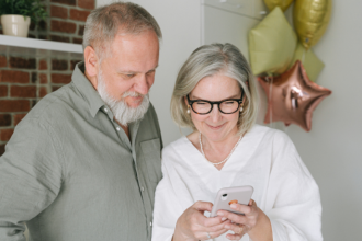 Entenda com o Sindnapi - Sindicato Nacional dos Aposentados, Pensionistas e Idosos como as decisões previdenciárias influenciam diretamente o cotidiano e a segurança financeira das famílias brasileiras.