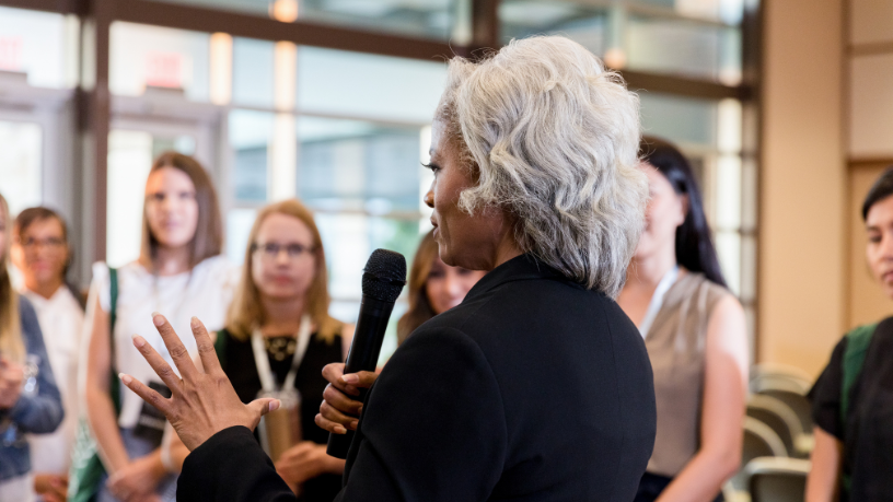 Voto feminino em Santa Catarina evidencia desafio da representatividade política no estado