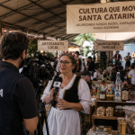O papel do jornalismo de proximidade no fortalecimento socioeconômico e na identidade cultural de Santa Catarina