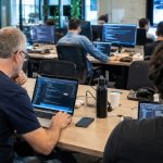 Transição para tecnologia em Santa Catarina derruba mito da idade e transforma carreiras